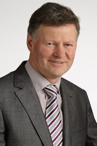 Bernhard Knötzinger, Bankkaufmann, Mitglied im Kultur- und Sportausschuss ...